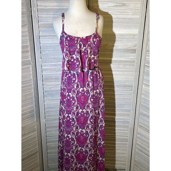 FrancescaâsâAlyaâ
Drapedâ
Sundress - Picture 8 of 16